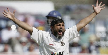 Mushtaq: Staying at Hove