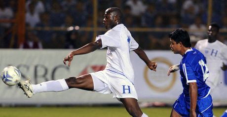 Suazo: Struggling with injury