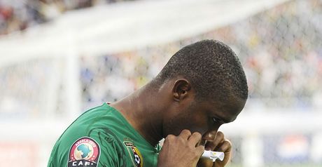 Eto'o: Kisses captain's armband