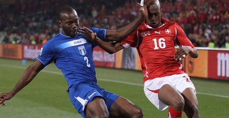 Chavez and Fernandes tussle
