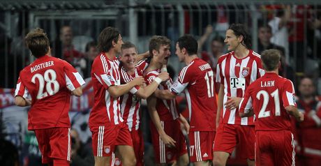 Bayern celebrate after beating Roma at the Allianz Arena