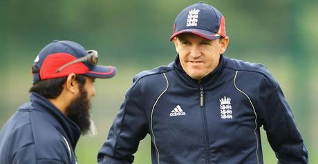 Andy Flower (R) with Mushtaq Ahmed