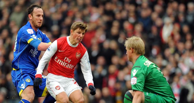 Arshavin is denied by Schmeichel