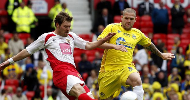 Laird: Signed for Preston