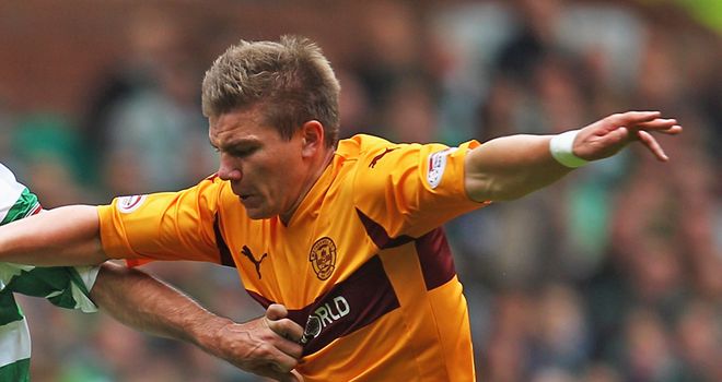 Hutchinson pens two-year extension with Motherwell