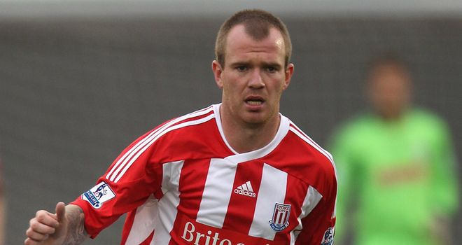 Glenn Whelan: Looking to finish in the top half and hopes to beat Tottenham on Sunday