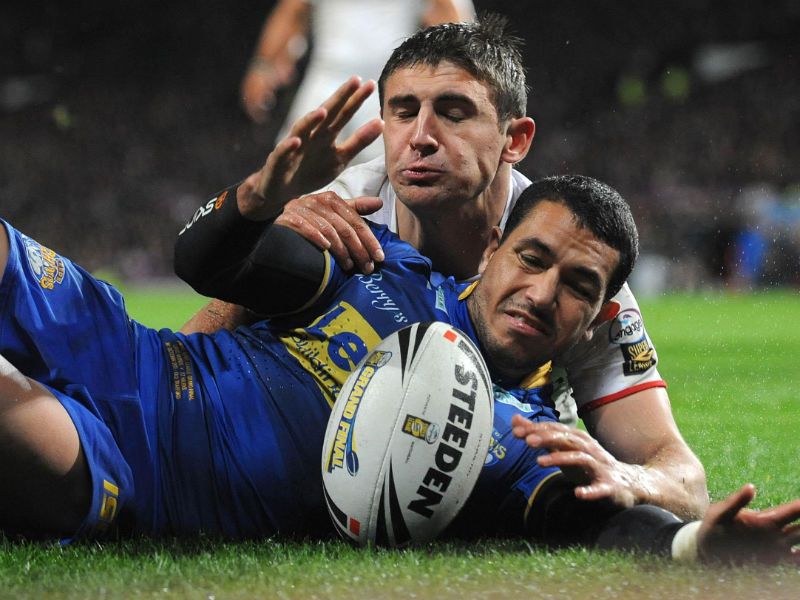 Tommy Makinson made the most of Brent Webb's decision not to knock the ball dead to get St Helens an opportunist try....