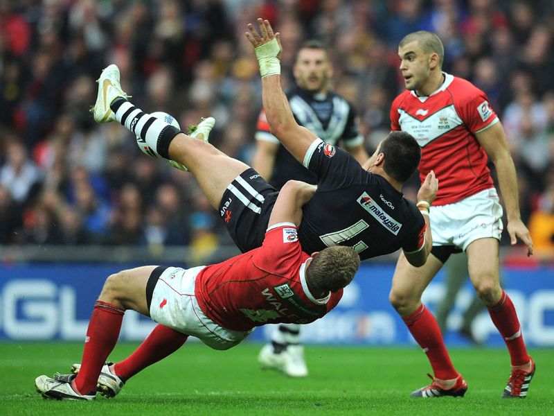 Alex Glenn tangles with Christian Roets