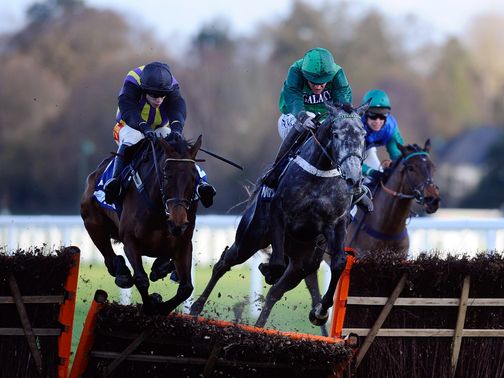 Molotof (right): Struck at Ascot