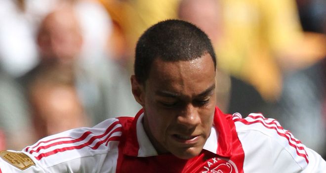Gregory van der Wiel: Ajax defender has agreed terms with La Liga side Valencia