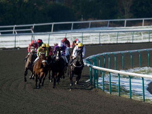 Lingfield runners meet the bend