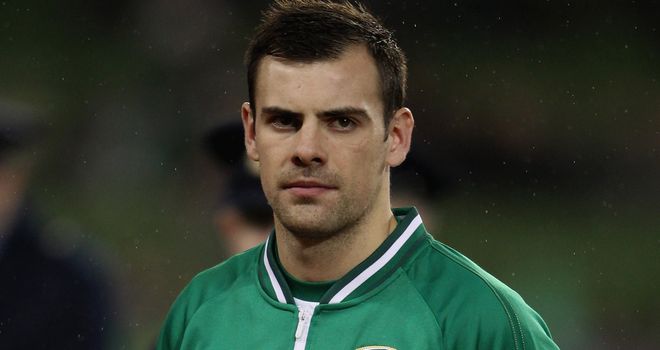 Darron Gibson: Everton midfielder will miss the Republic of Ireland's friendly due to a knee injury