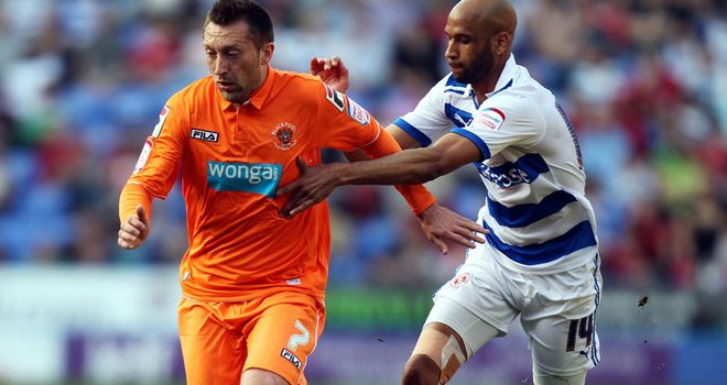 Stephen Dobbie: Forward back with Blackpool for the remainder of the season from Swansea