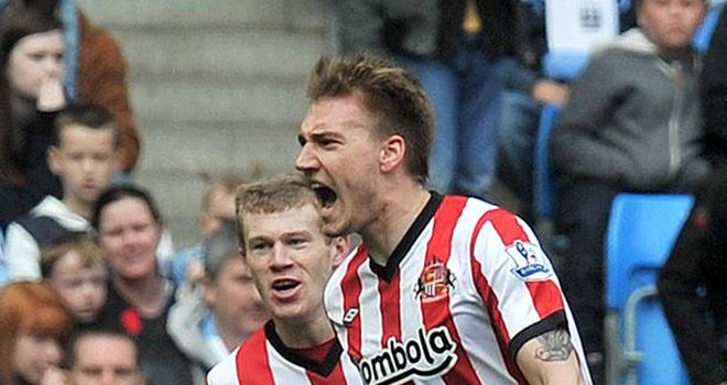 Nicklas Bendtner: Has had no talks with Sunderland about extending his stay