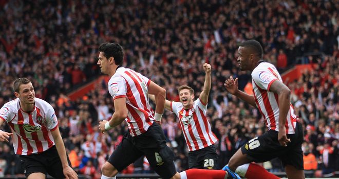 Fonte: Celebrates his strike
