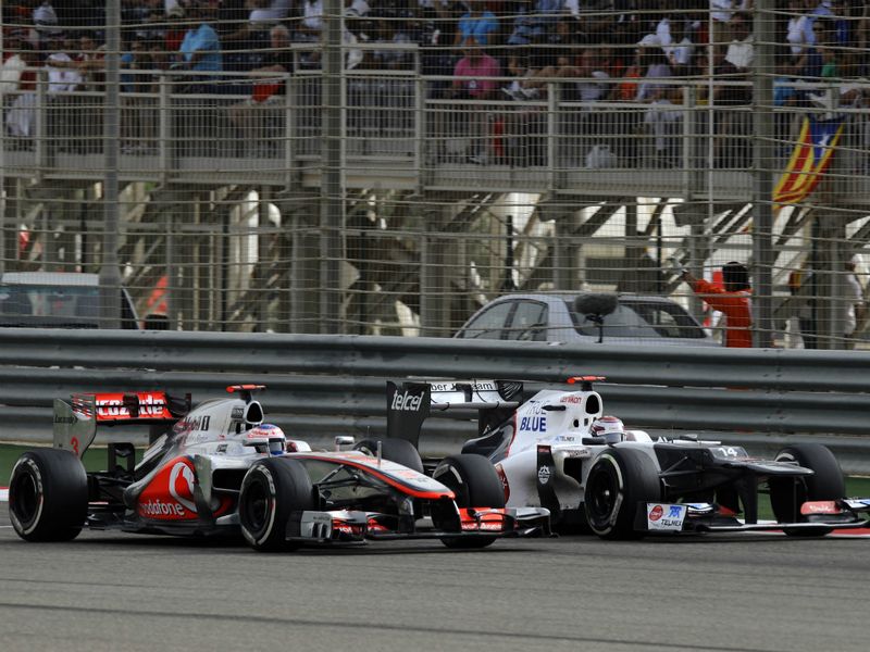 Jenson Button fights Kamui Kobayashi