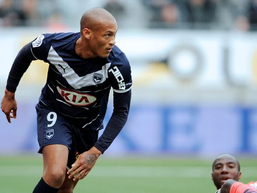 Yoan Gouffran: Completes move to Newcastle