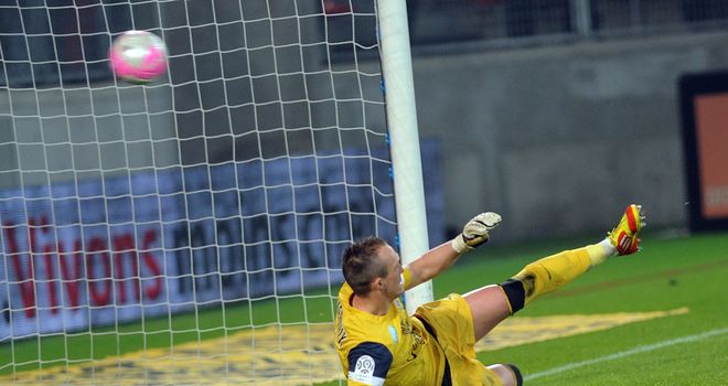Alexis Thebaux: Has joined Brest as a replacement for Steeve Elana