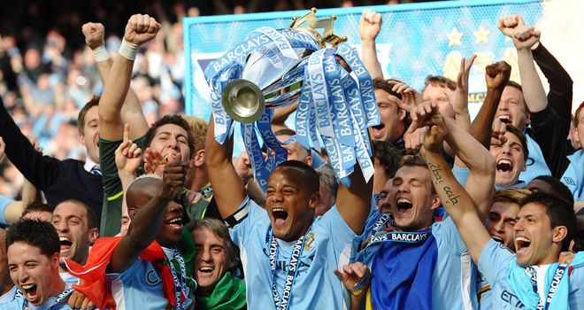 Manchester-City-Celebrations-Trophy-Premier-L_2764683.jpg