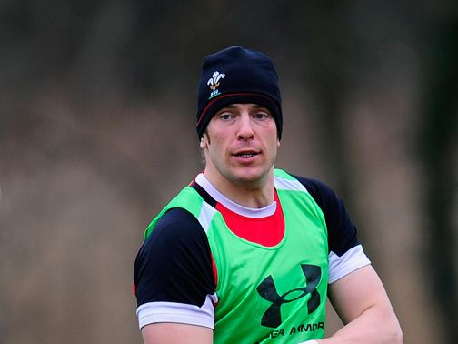 Alun Wyn Jones: Injury blow