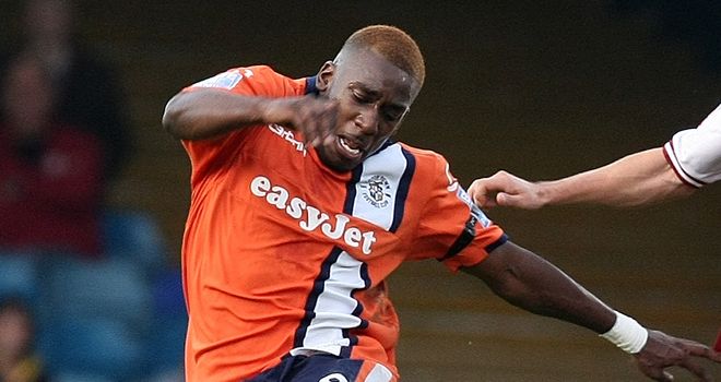 Amari Morgan-Smith: Agrees Oldham deal