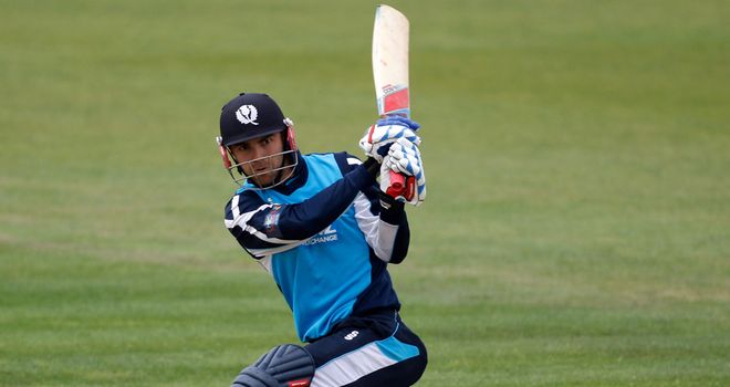 Preston Mommsen: 30 not out when play was halted