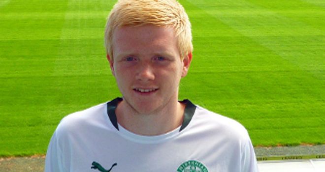 Scott Smith: Hibernian defender has signed a new one-year deal and hopes to make an impact