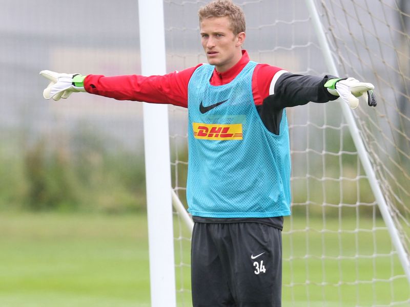 Anders Lindegaard does his scarecrow impression