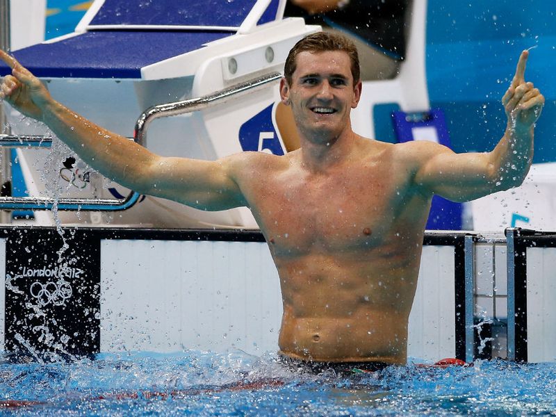 Cameron van der Burgh put on an incredible display in the men's Breaststroke, as the 50m World record holder secured the 100m ecord and a Gold medal