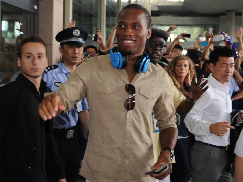 Drogba arrives in Shanghai
