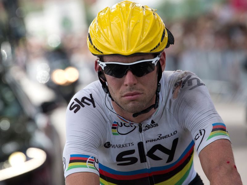 Cavendish remounted and made his way to the finish...