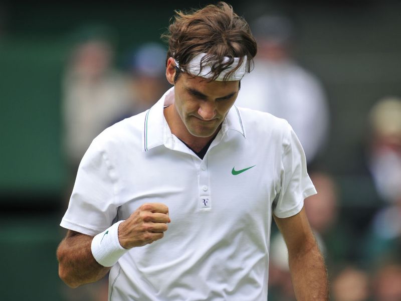 ... but Federer is quick to regain his composure, and wins three straight points to put the pressure back on the Brit.