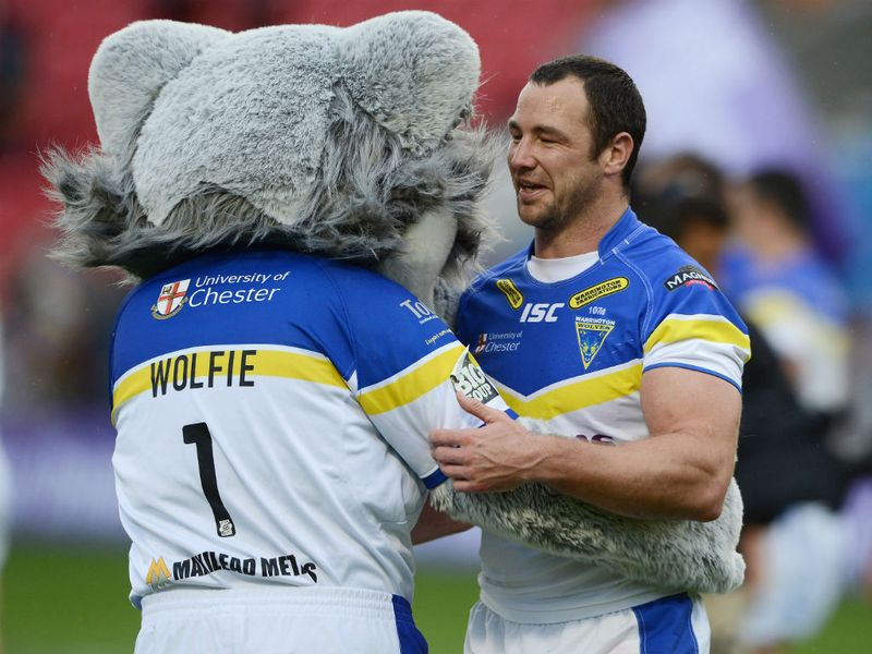 Warrington Wolves savaged the Huddersfield Giants 33-6 to set up a replay of the 2011 Challenge Cup final with Leeds at Wembley
