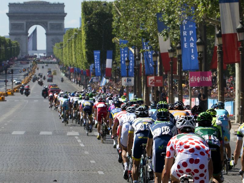 The pace was increased as the Arc de Triomphe came into view
