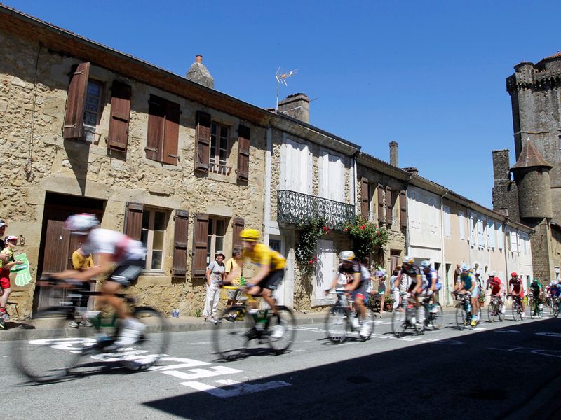 There was a frantic start to stage 15...