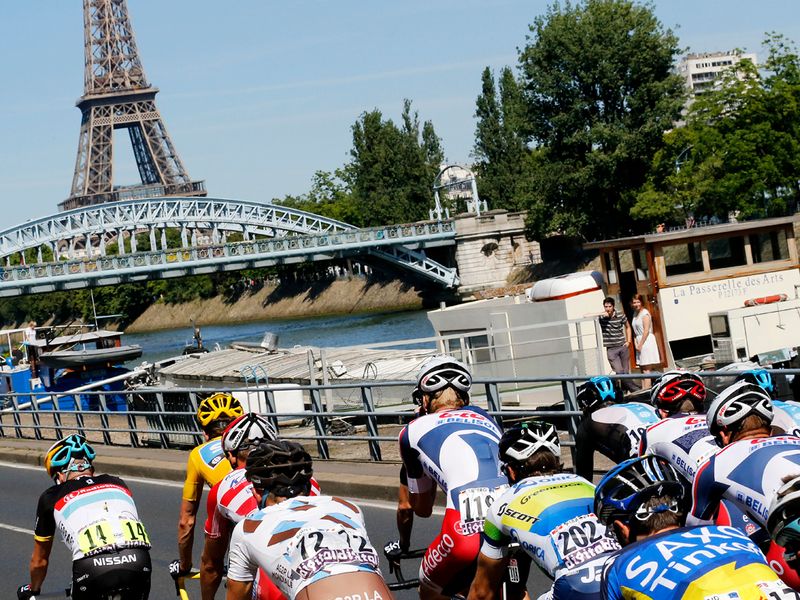 A welcome view for every rider as the Eiffel Tower comes into focus