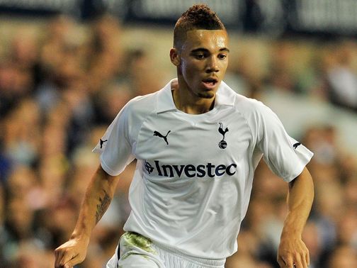 Ryan Fredericks: Brentford loan