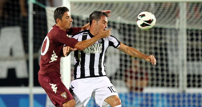 Giuseppe Vives (l) challenges Gaetano D'Agostino