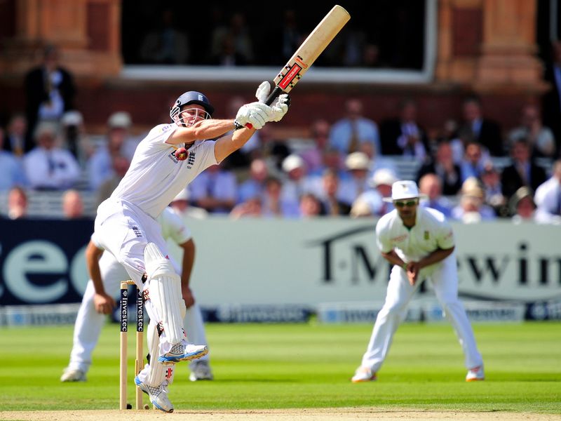 Andrew Strauss was peppered with short balls by Morne Morkel...