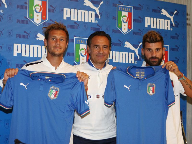 Alessandro Diamanti, Cesare Prandelli and Antonio Nocerino during the unvelling of a shirt commemorating Italy's World Cup 1982 victory at Coverciano.