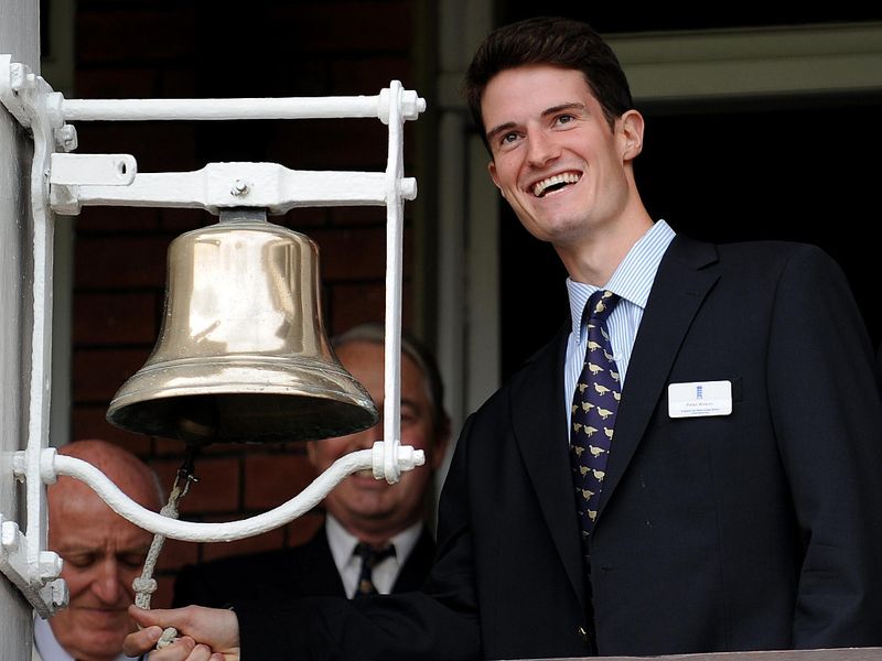Olympic gold medallist Peter Wilson (a double trap shooter) rang the five-minute bell.