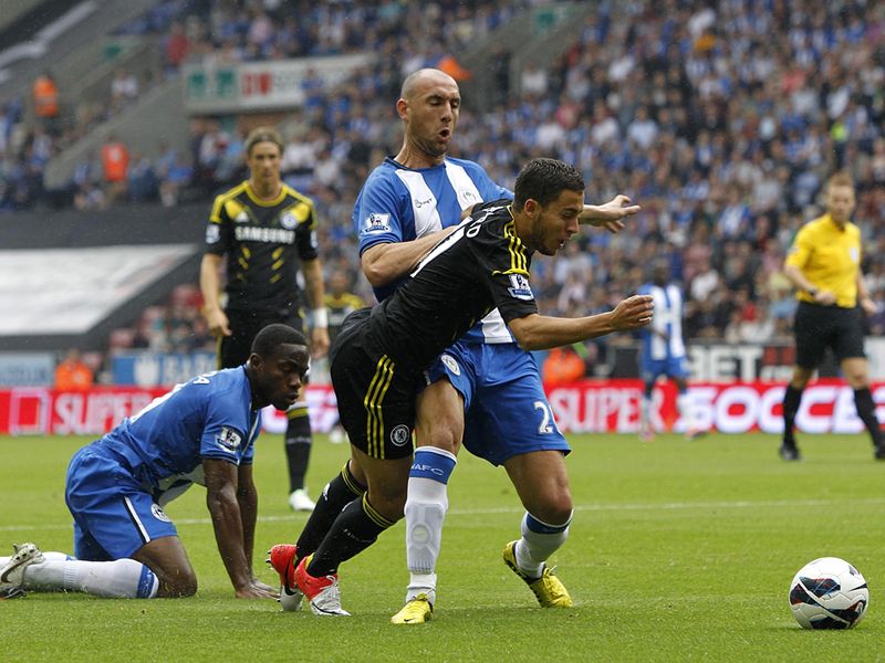 Moments later, Ivan Ramis gives away a penalty by fouling Eden Hazard
