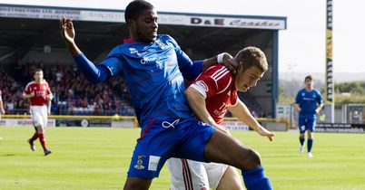 Blackman and Fraser: Battling for ball