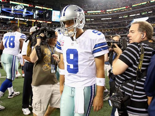 Tony Romo walks off after Dallas' defeat.