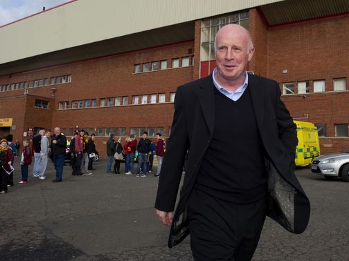 Dundee United boss Peter Houston heads for the team bus.&nbsp;