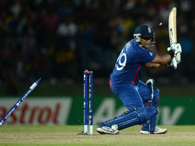 Samit Patel is skittled by Malinga