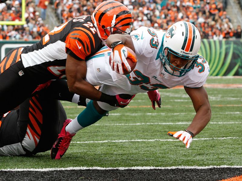 Daniel Thomas stretches out for the score as Miami beat the Bengals.