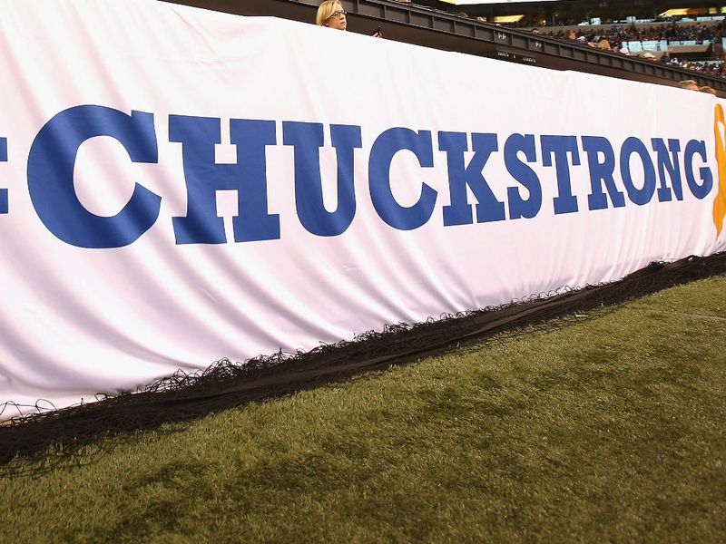 The Indianapolis Colts pay tribute to ill head coach Chuck Pagano to show their support.