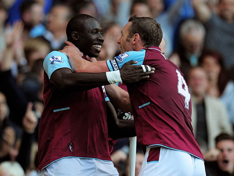 Mohamed Diame gives West Ham a 21st minute lead, cutting in from the left and curling into the far corner from just inside the area.