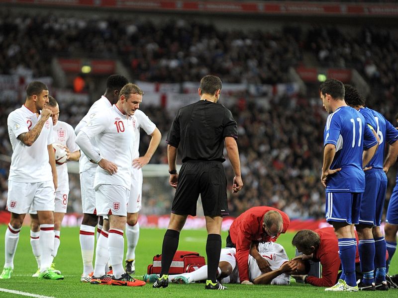 Theo Walcott was forced off after collision with goalkeeper